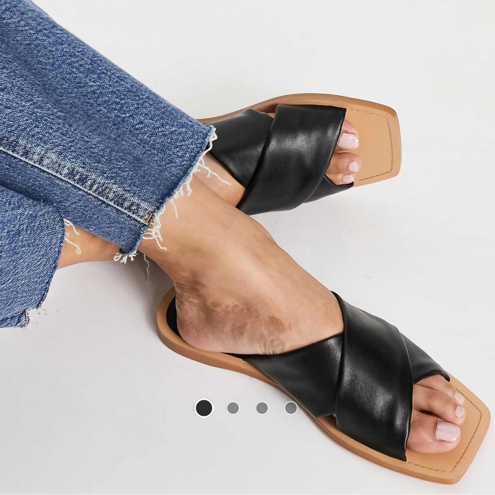 Stradivarius Cross Strap Sandals in Black - Never worn with Tags - Size 8